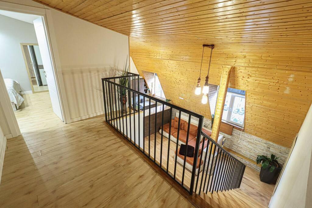 Cosy Central 2-BR Apartment-By Wehost view 5