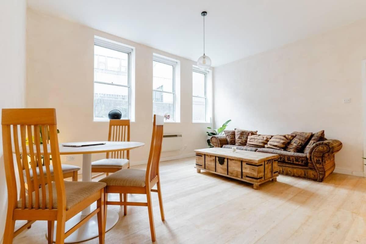 Central One Bedroom flat in Corn Street