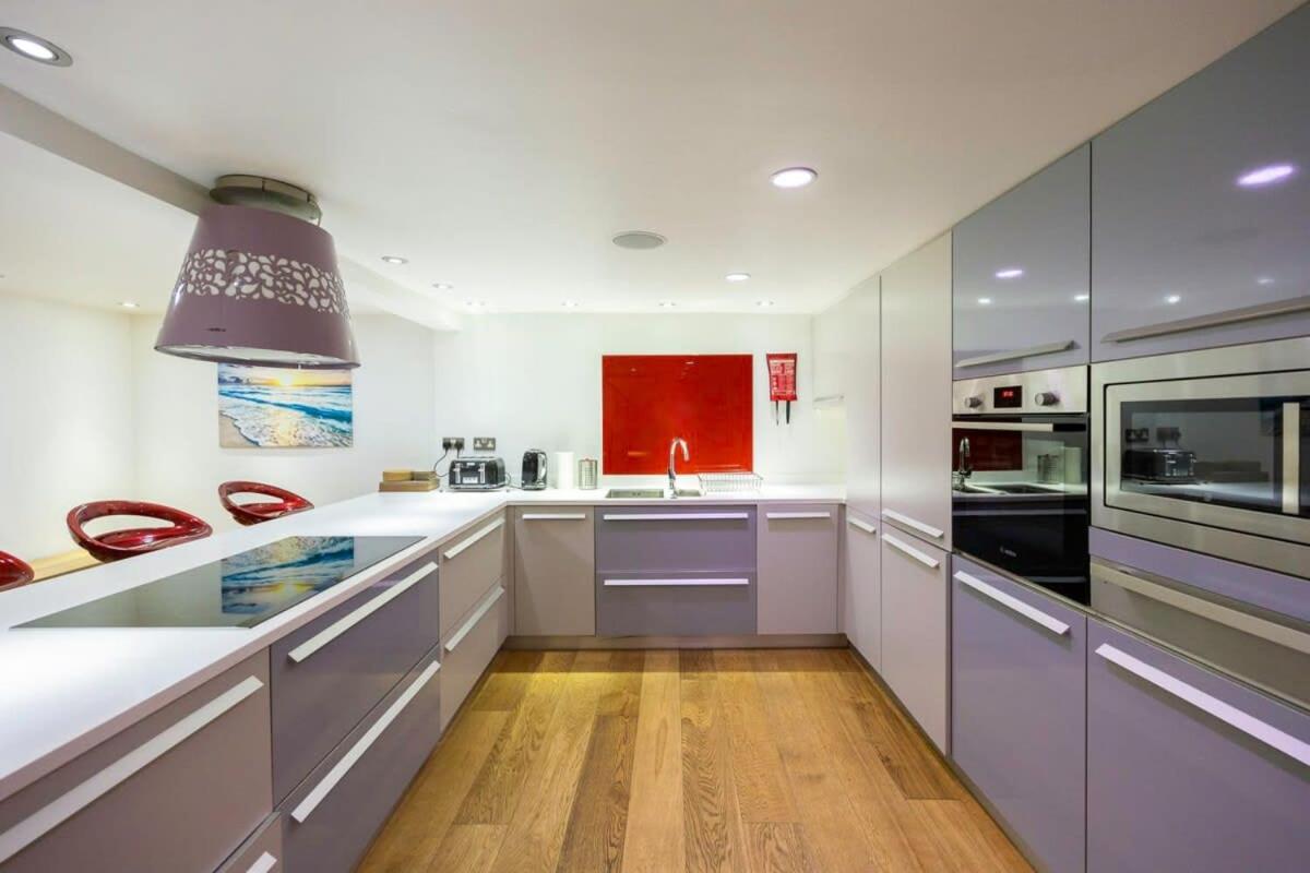 Host & Stay - Sillwood Seafront view 5