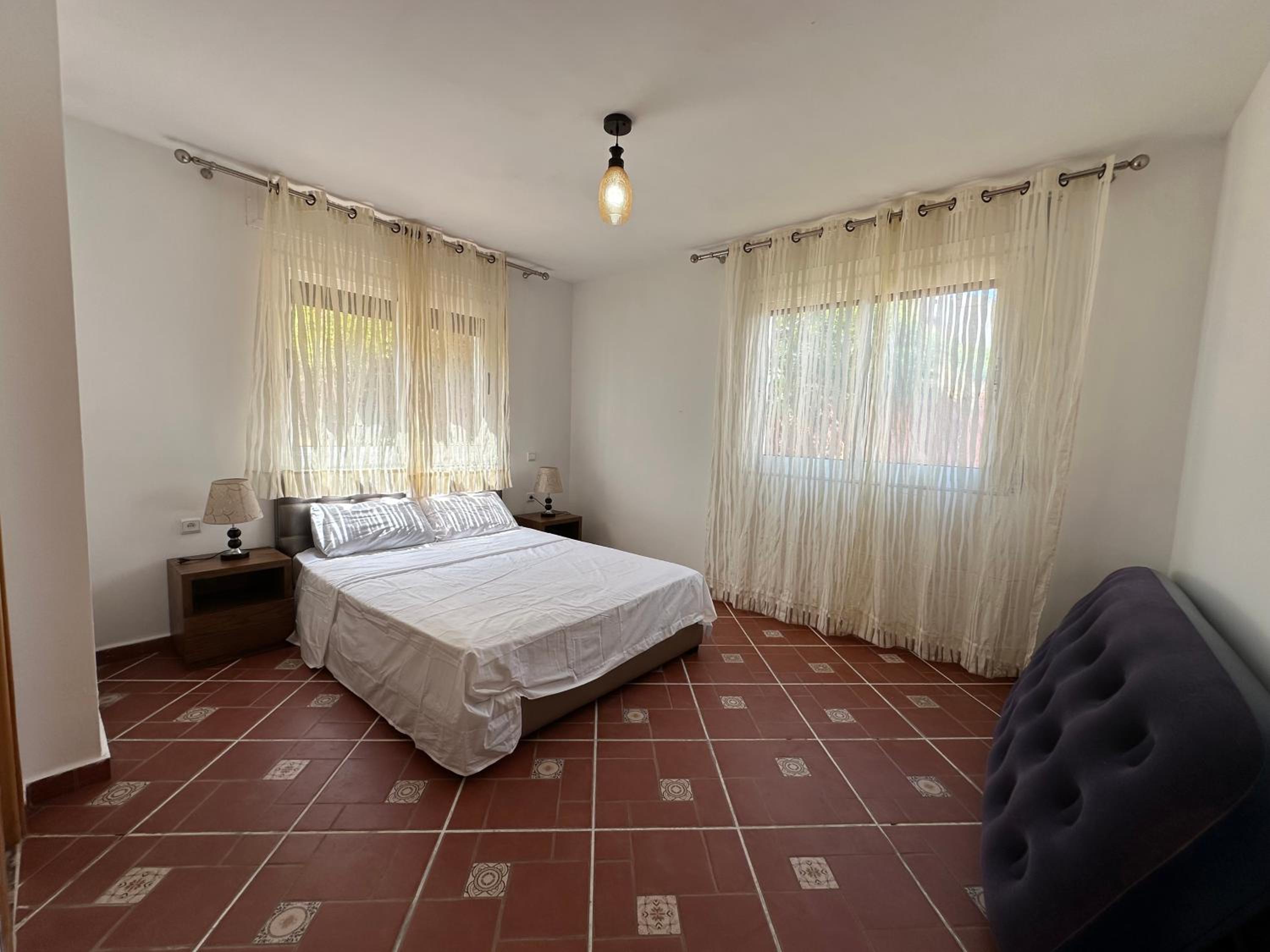 Spacious, swimming pool & proximity to sea view 5