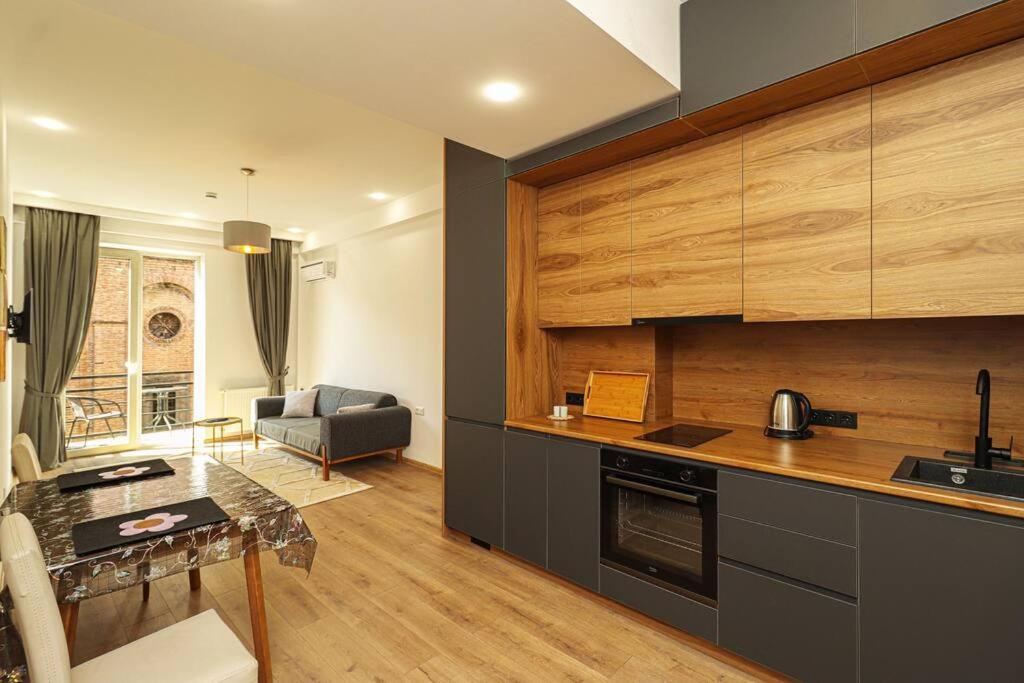 Cozy 1BR Apartment In Historical Part- By Wehost view 3