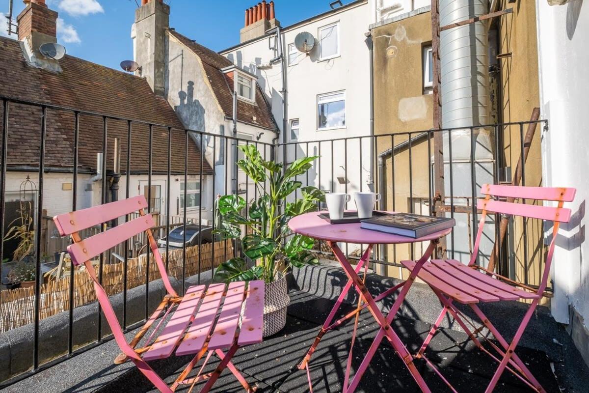 Host & Stay - The Brighton Breeze
