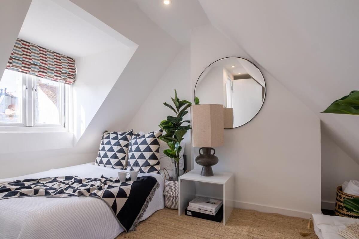 Host & Stay - The Brighton Breeze