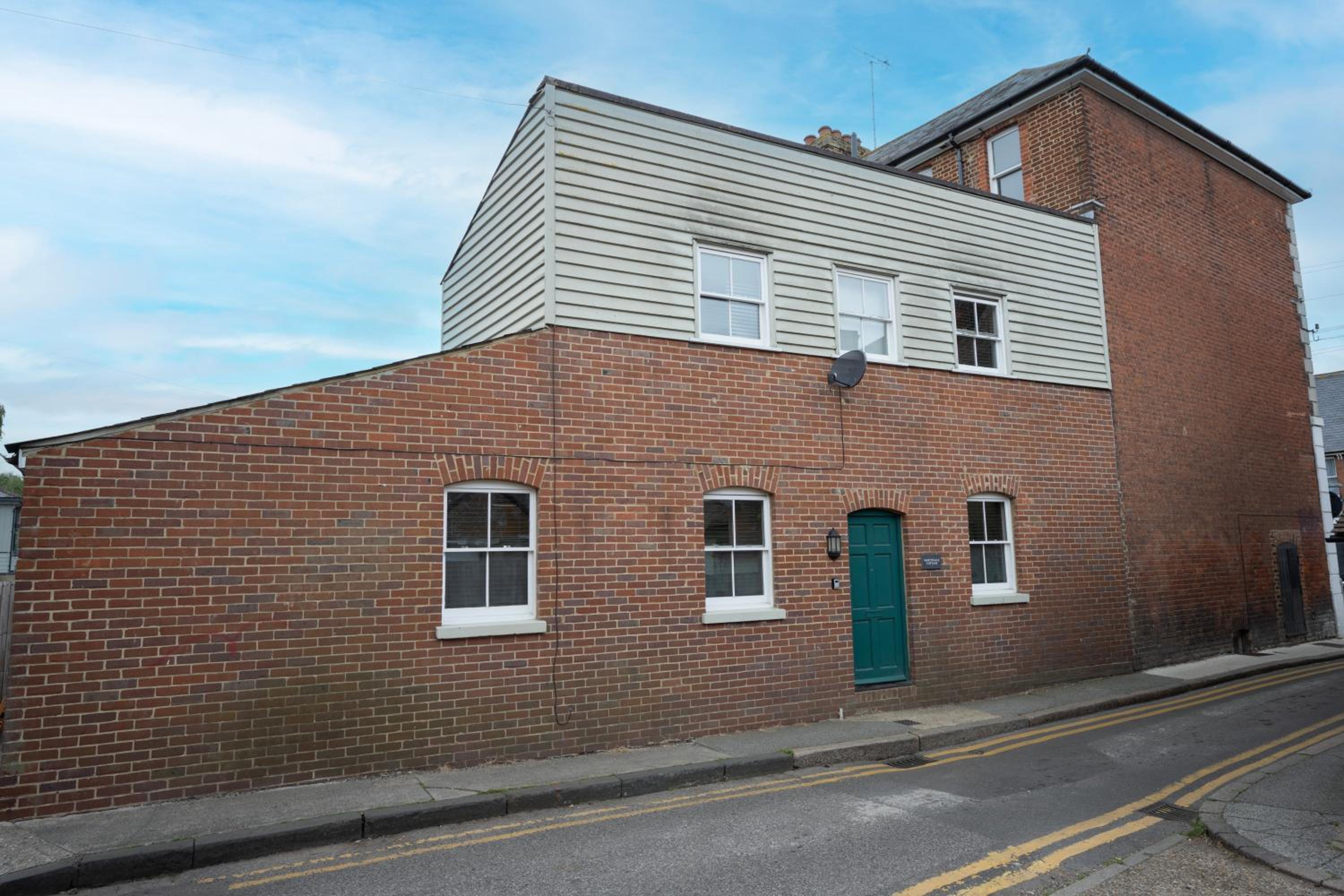 3-Bedroom Charming Central House