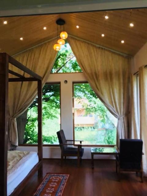 Nigeen Vista Lakeside Chalet view 4