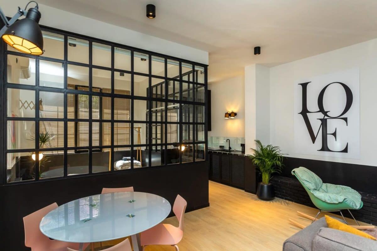 Super Stylish Apartment For 4 Near Fabrika view 2