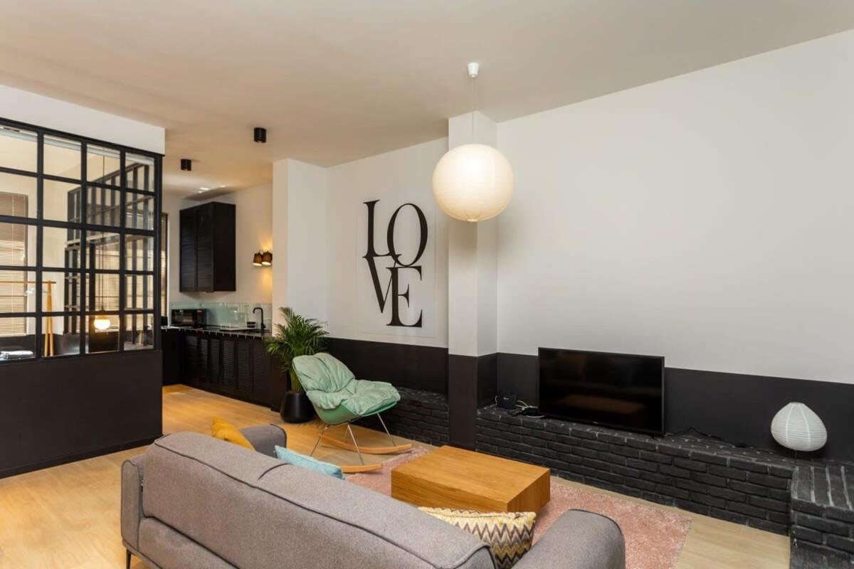 Super Stylish Apartment For 4 Near Fabrika view 4