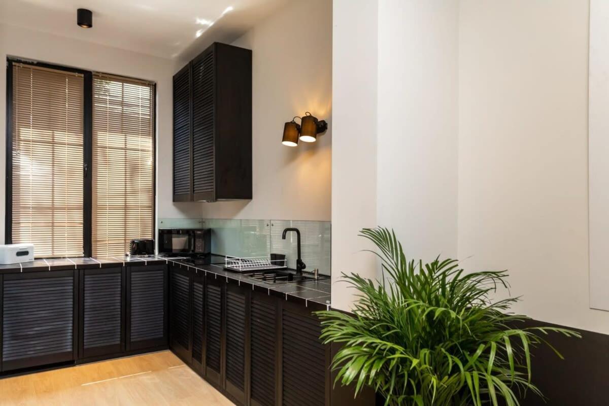 Super Stylish Apartment For 4 Near Fabrika view 5
