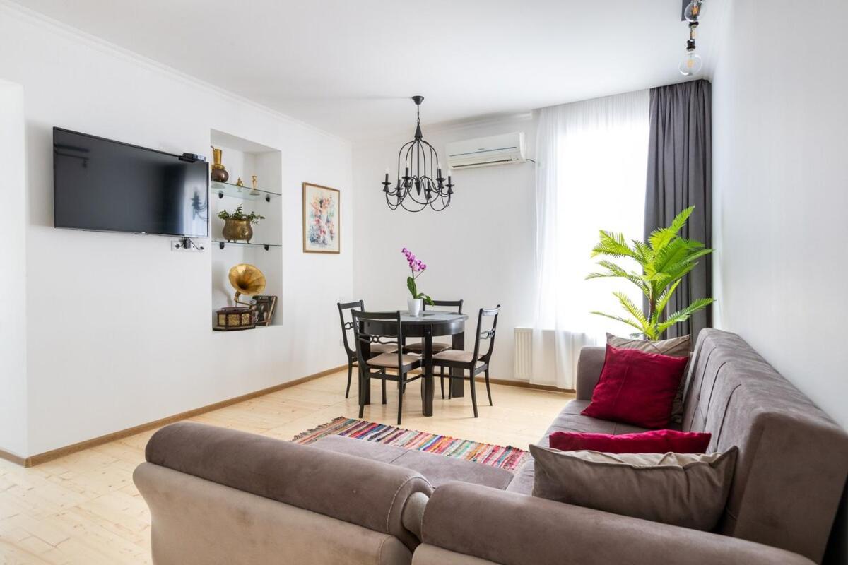 2 Bedroom Apartment behind Opera House view 3