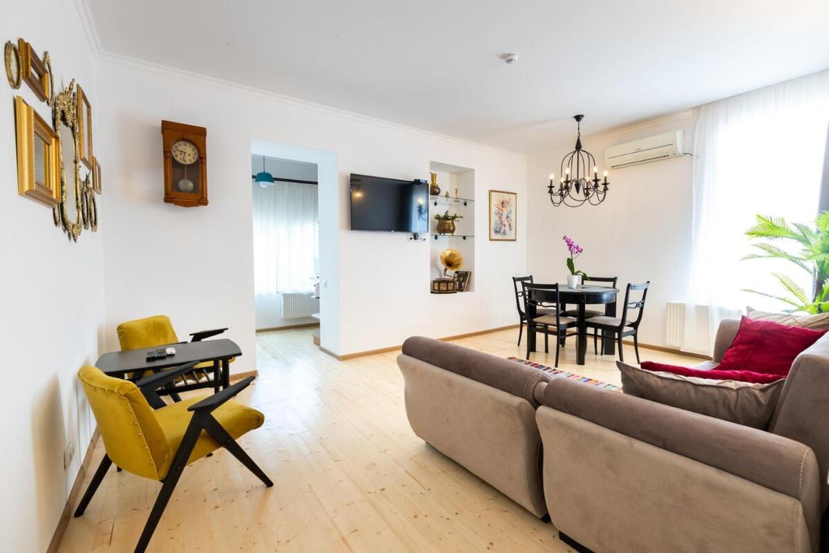2 Bedroom Apartment behind Opera House view 5