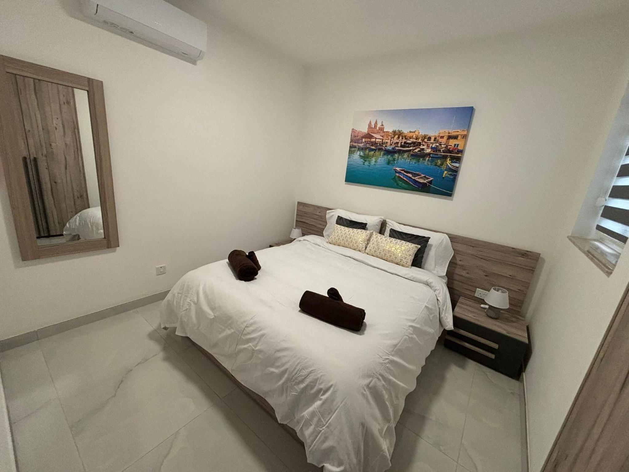 Luxury 3BR Apartment in Sliema Steps from Balluta Bay view 4