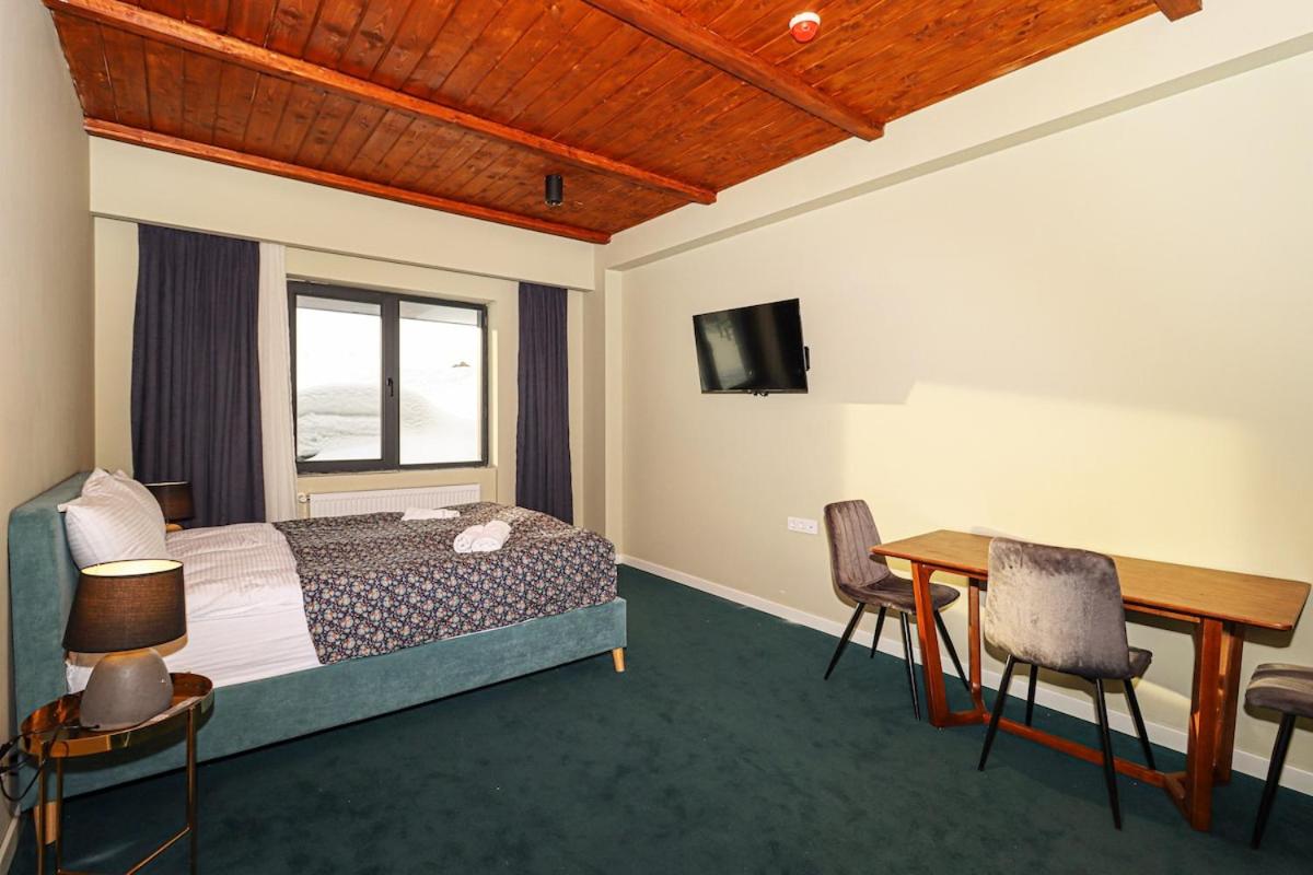 Charming Ski In Out Apartment- Managed By Wehost view 2