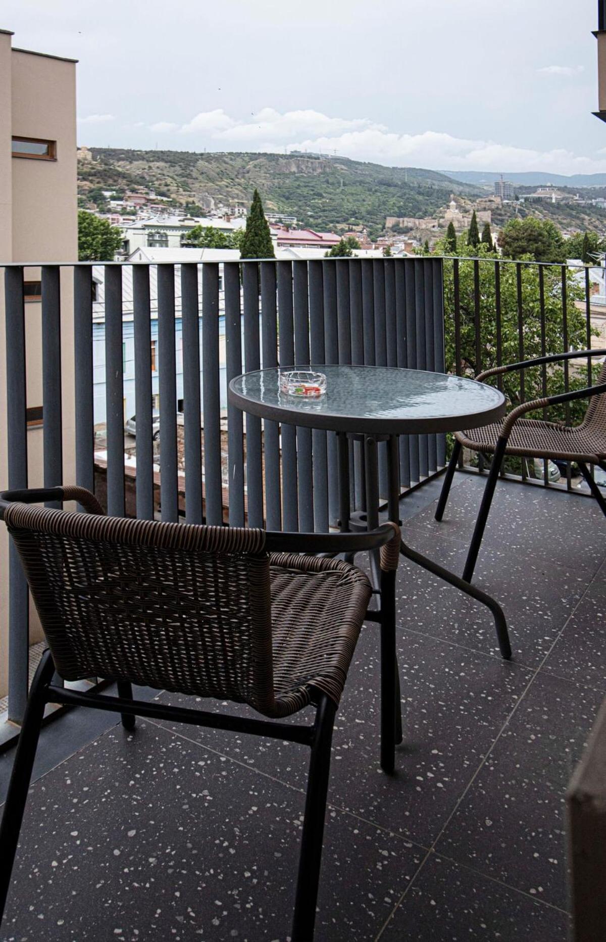 Stylish Apt In Old Tbilisi