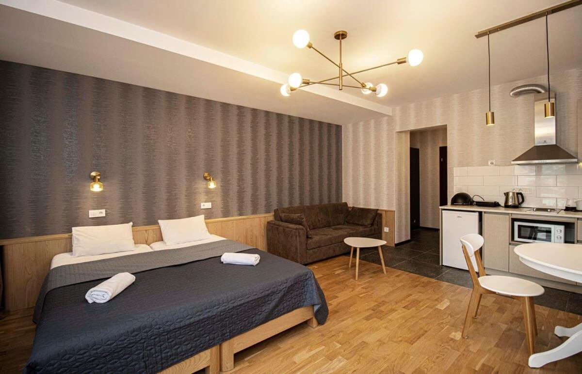 Stylish Apt In Old Tbilisi