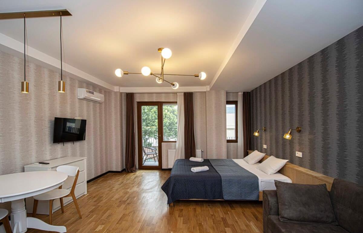 Stylish Apt In Old Tbilisi