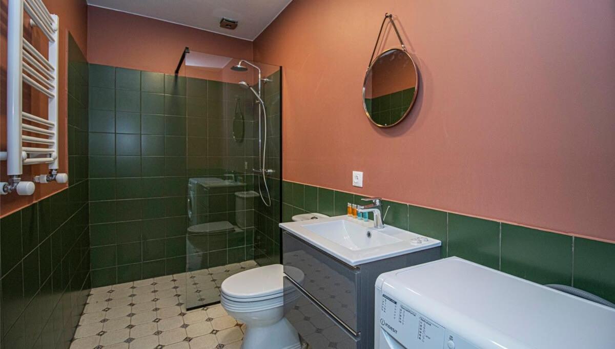 Chic Abanotubani Apt - Prime Location - By Wehost view 5