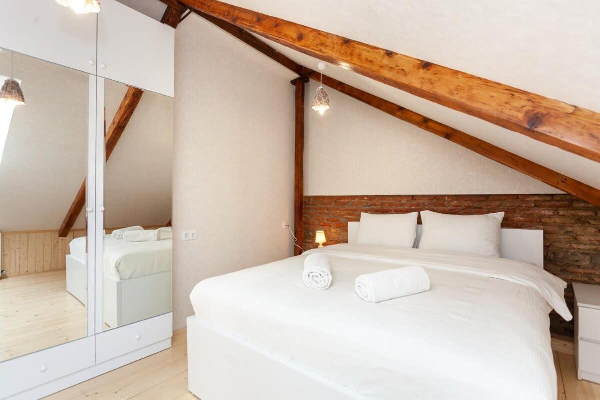 Cozy One Bedroom Apartment In The Heart of Tbilisi view 3