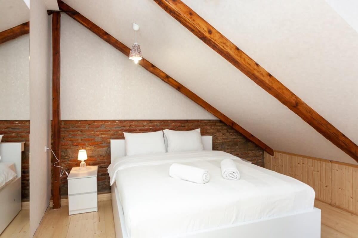 Cozy One Bedroom Apartment In The Heart of Tbilisi view 4