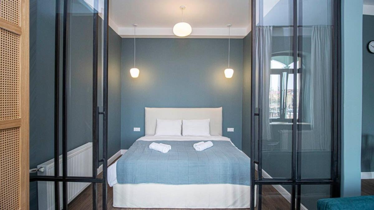 Superior Apartment In Abanotubani- By Wehost view 3