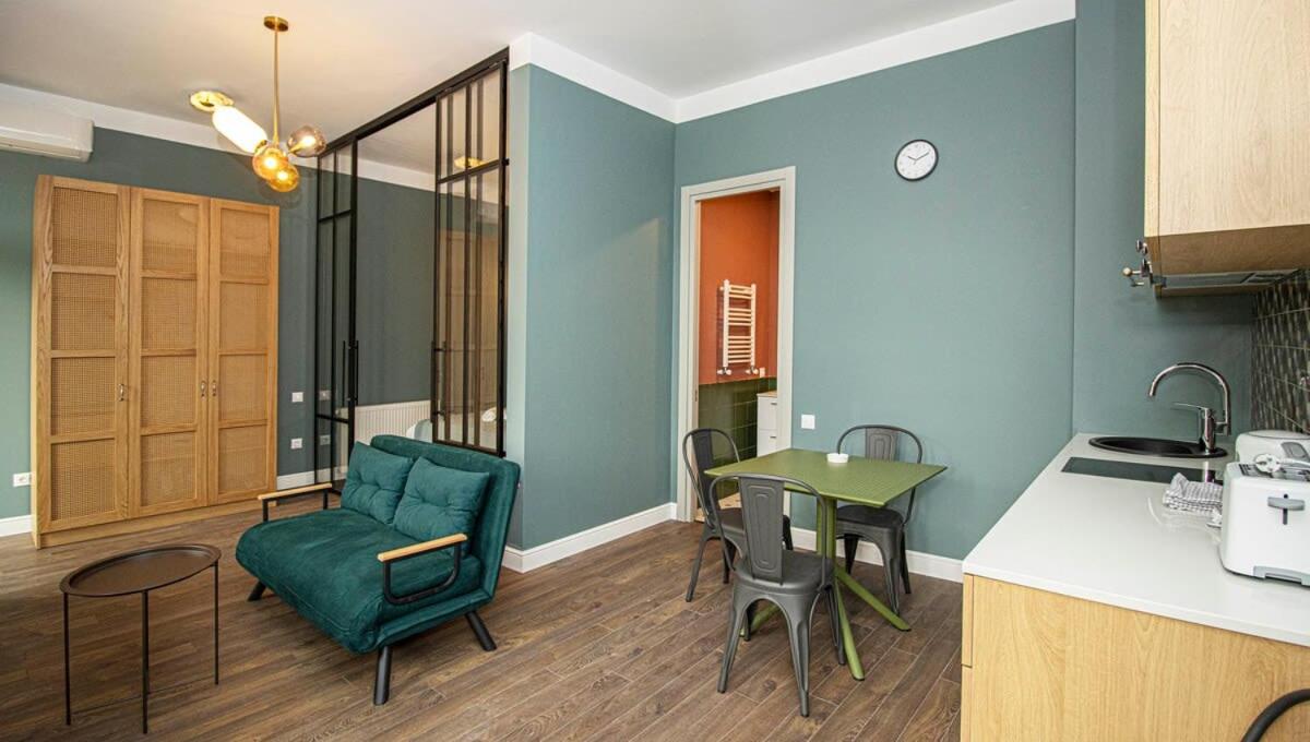 Superior Apartment In Abanotubani- By Wehost view 4