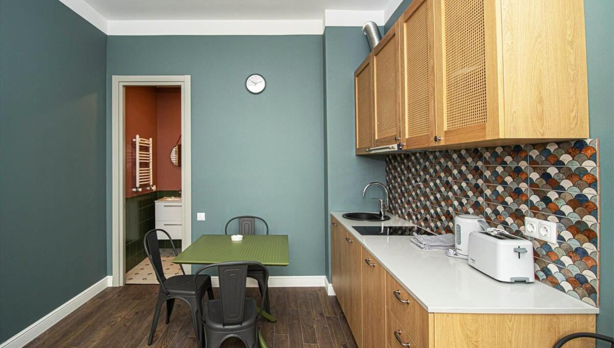 Superior Apartment In Abanotubani- By Wehost view 5