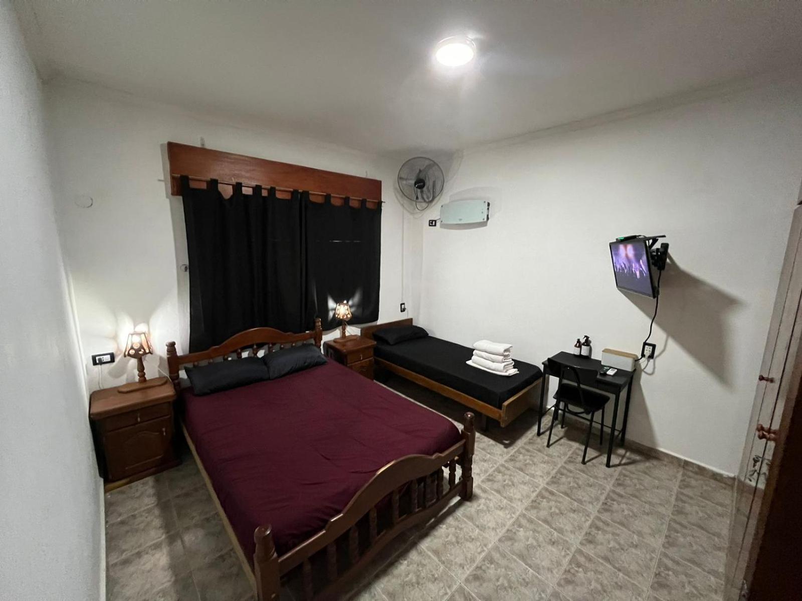 Alojamiento Ruta 40 en Chilecito, Una Habitacion Calida