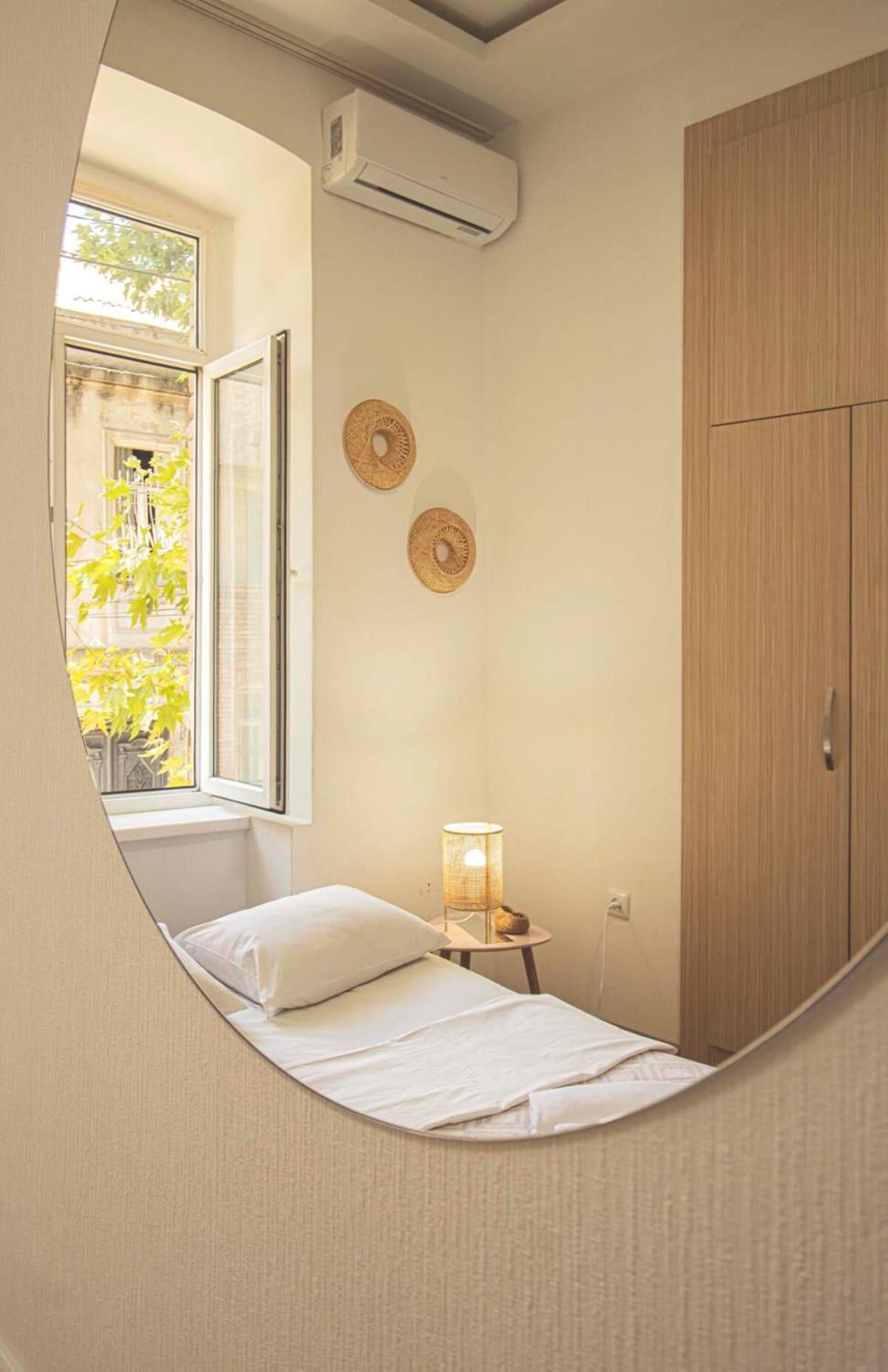 Cozy Studio Apartment In the Center - By Wehost view 2