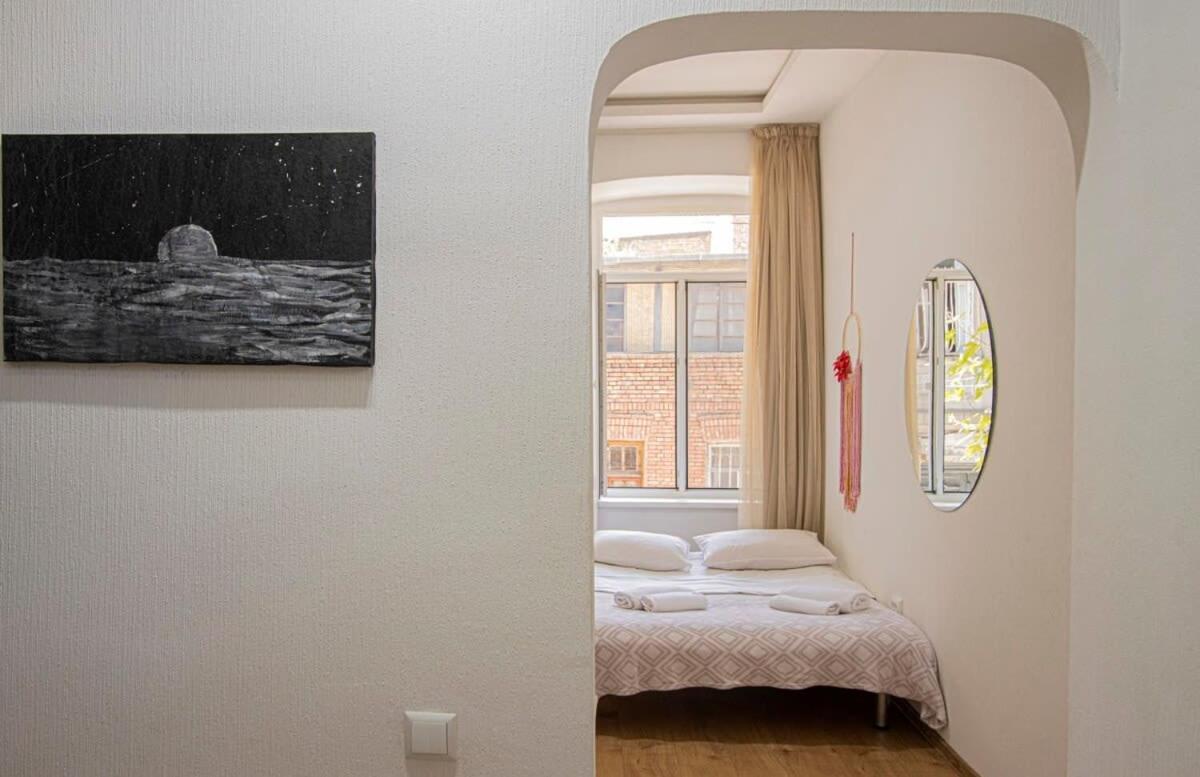 Cozy Studio Apartment In the Center - By Wehost view 4