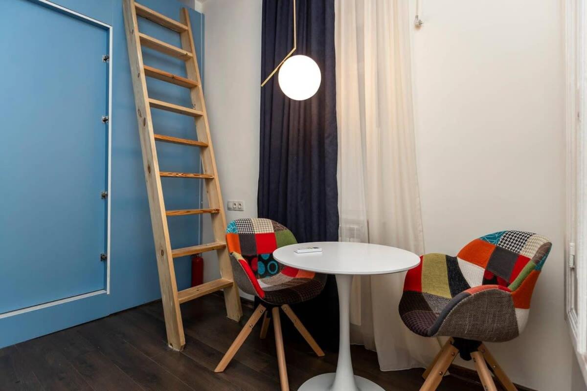 Luminous and stylish 2BR apt in the city center view 4