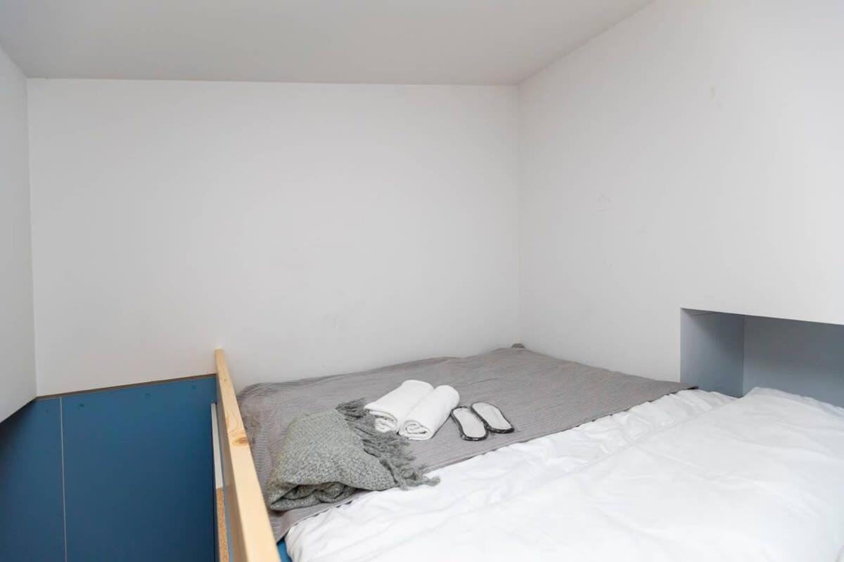 Luminous and stylish 2BR apt in the city center view 5