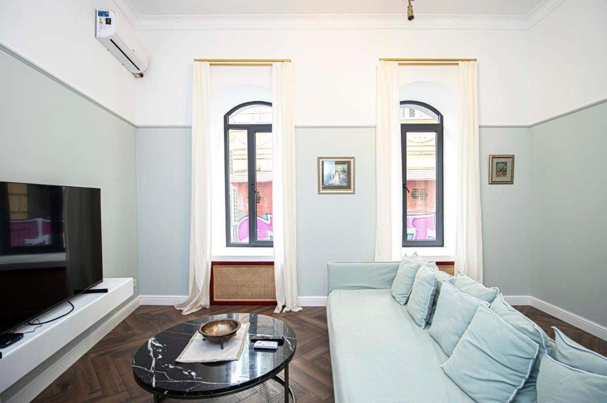 Chic 1BR Sololaki Center Retreat - By Wehost view 4