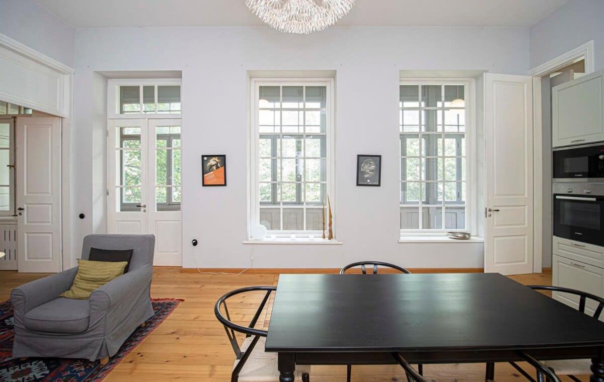 Tranquil 1BR Sololaki Apt - By Wehost view 2