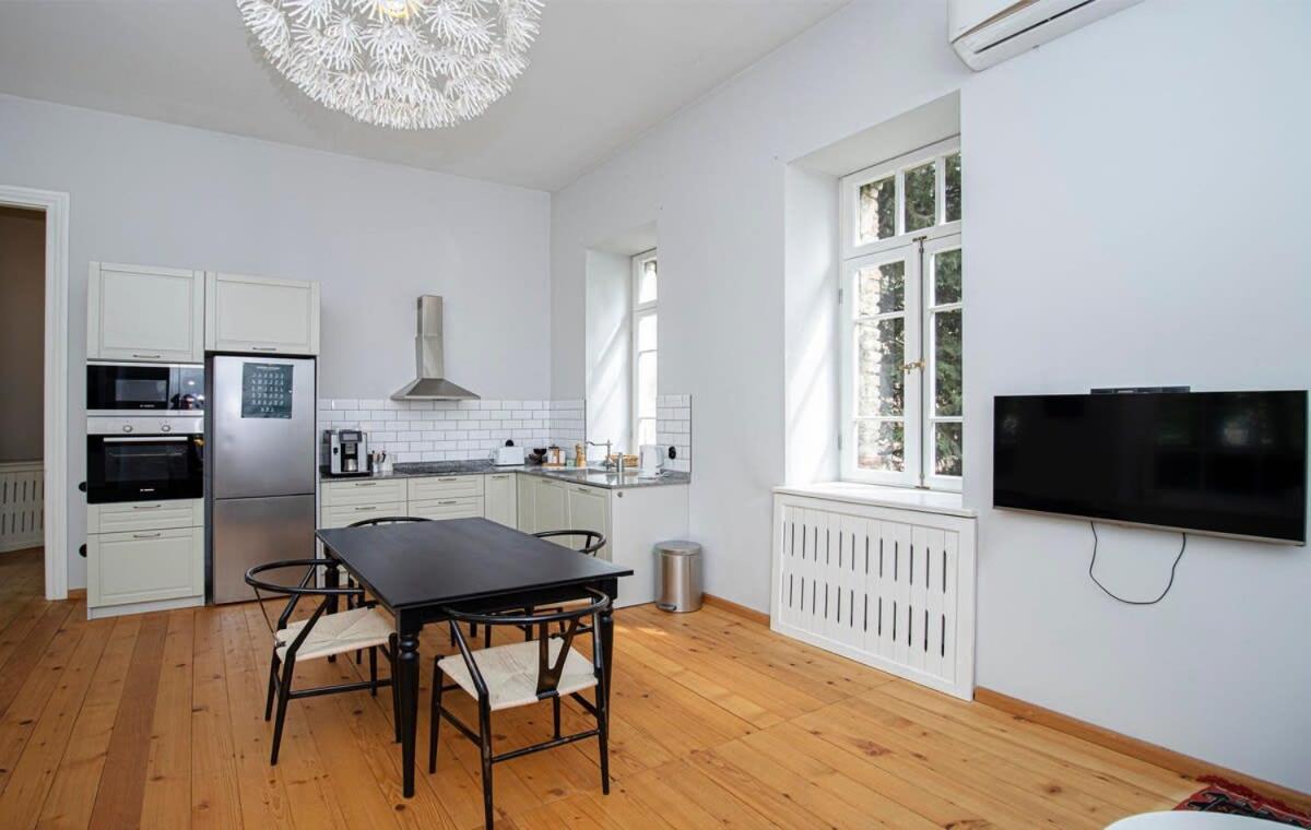 Tranquil 1BR Sololaki Apt - By Wehost view 3