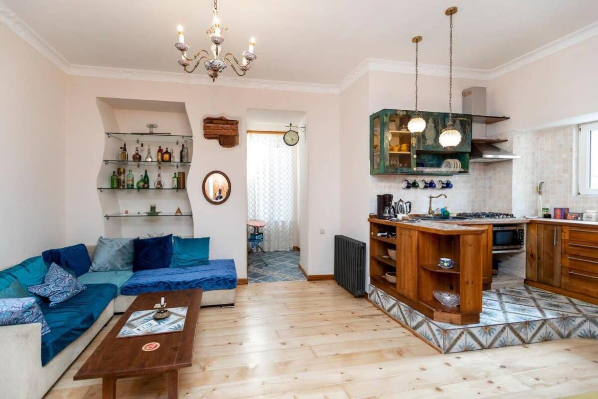 Colorful apt w a furnished terrace 2 min from Rustaveli avenue view 2