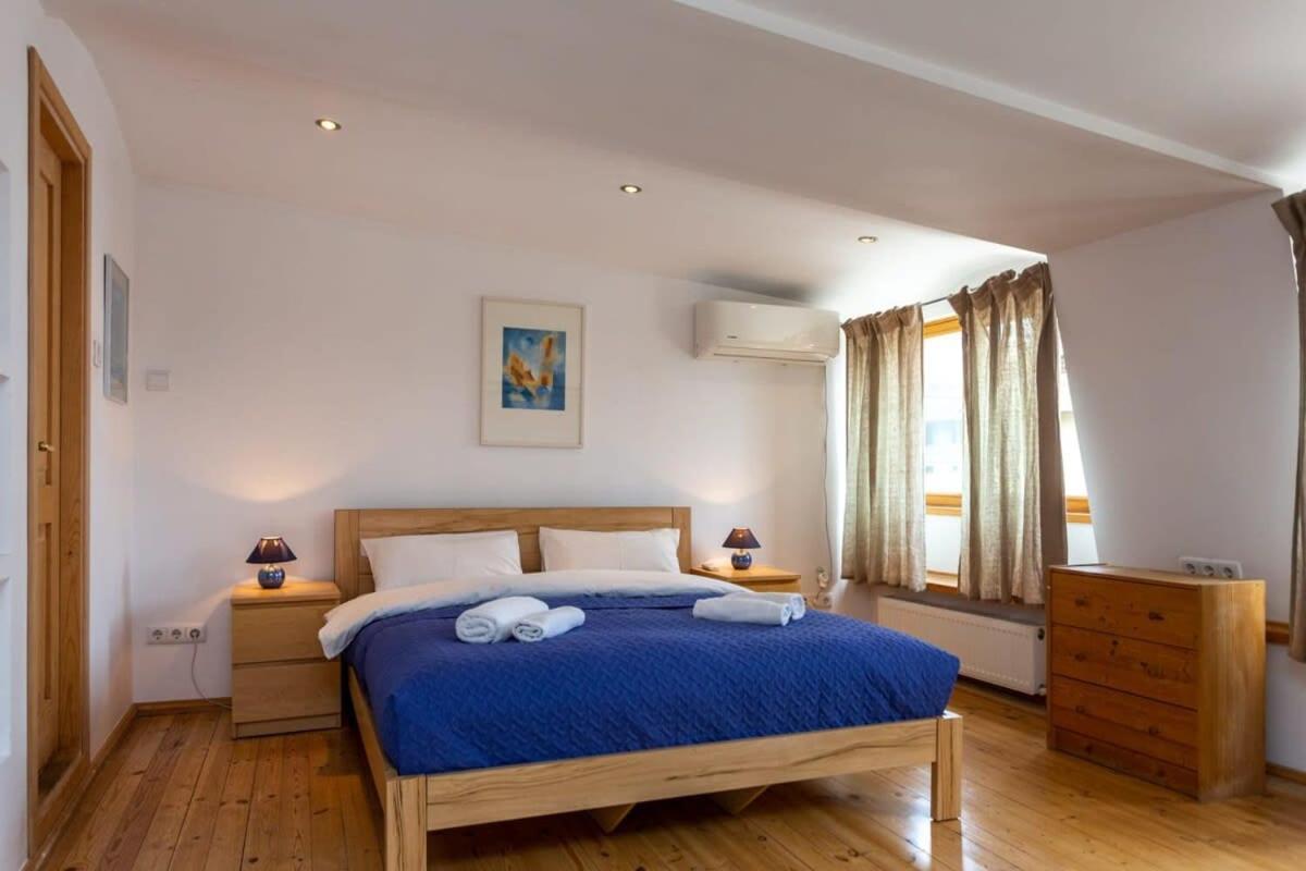 Central Tbilisi Bright 1BR Gem - By Wehost view 5