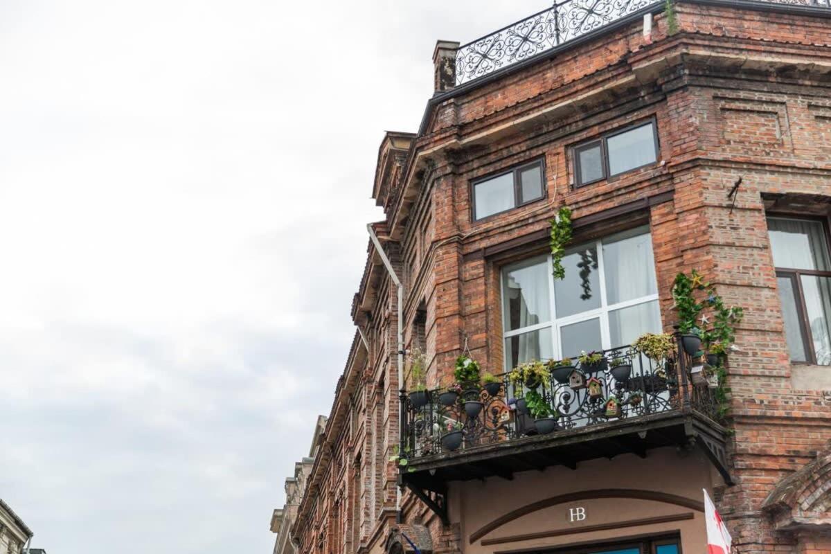 Stylish Apartment In Historic Building view 2