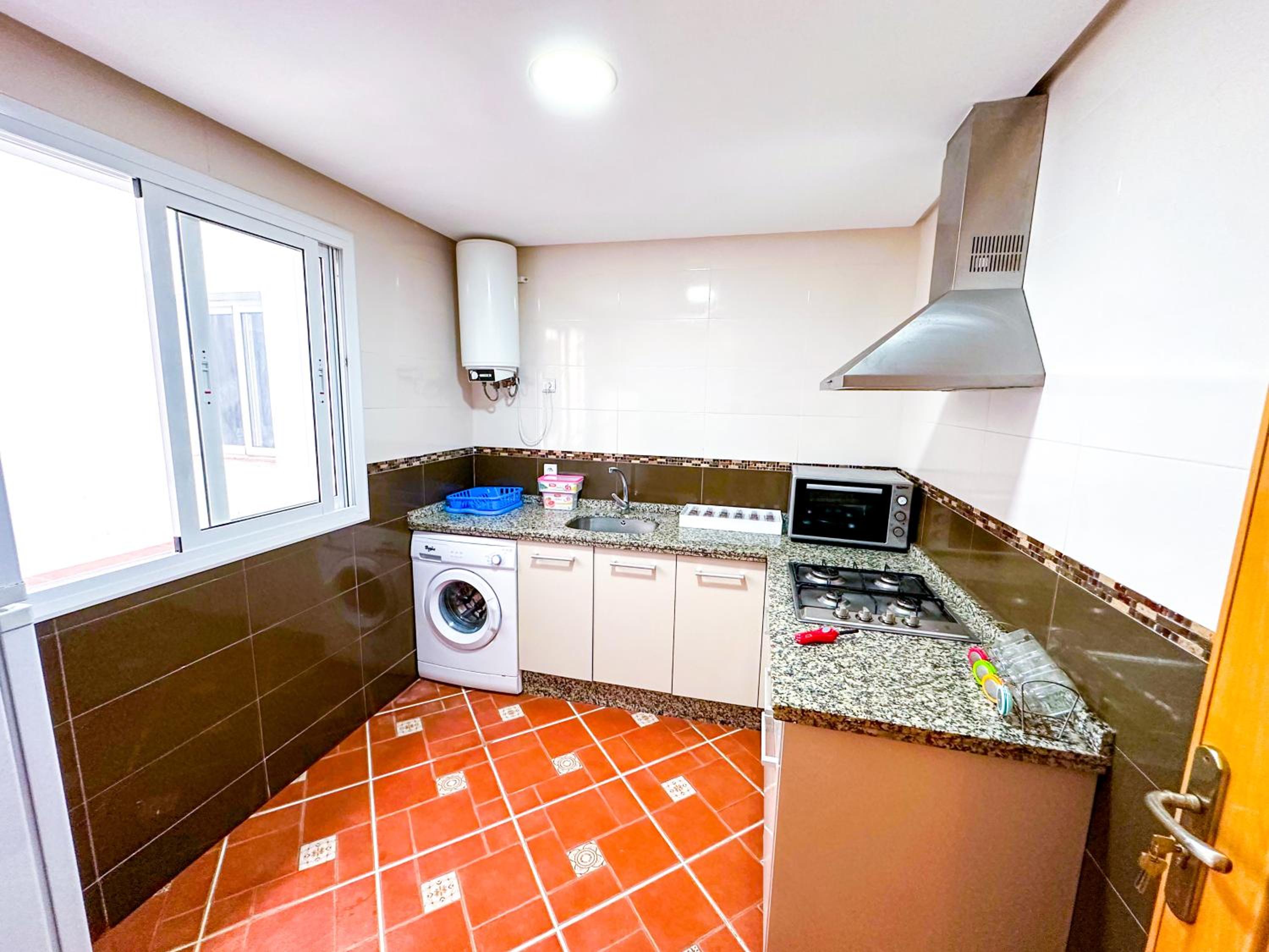 Spacious, swimming pool & proximity to sea view 3