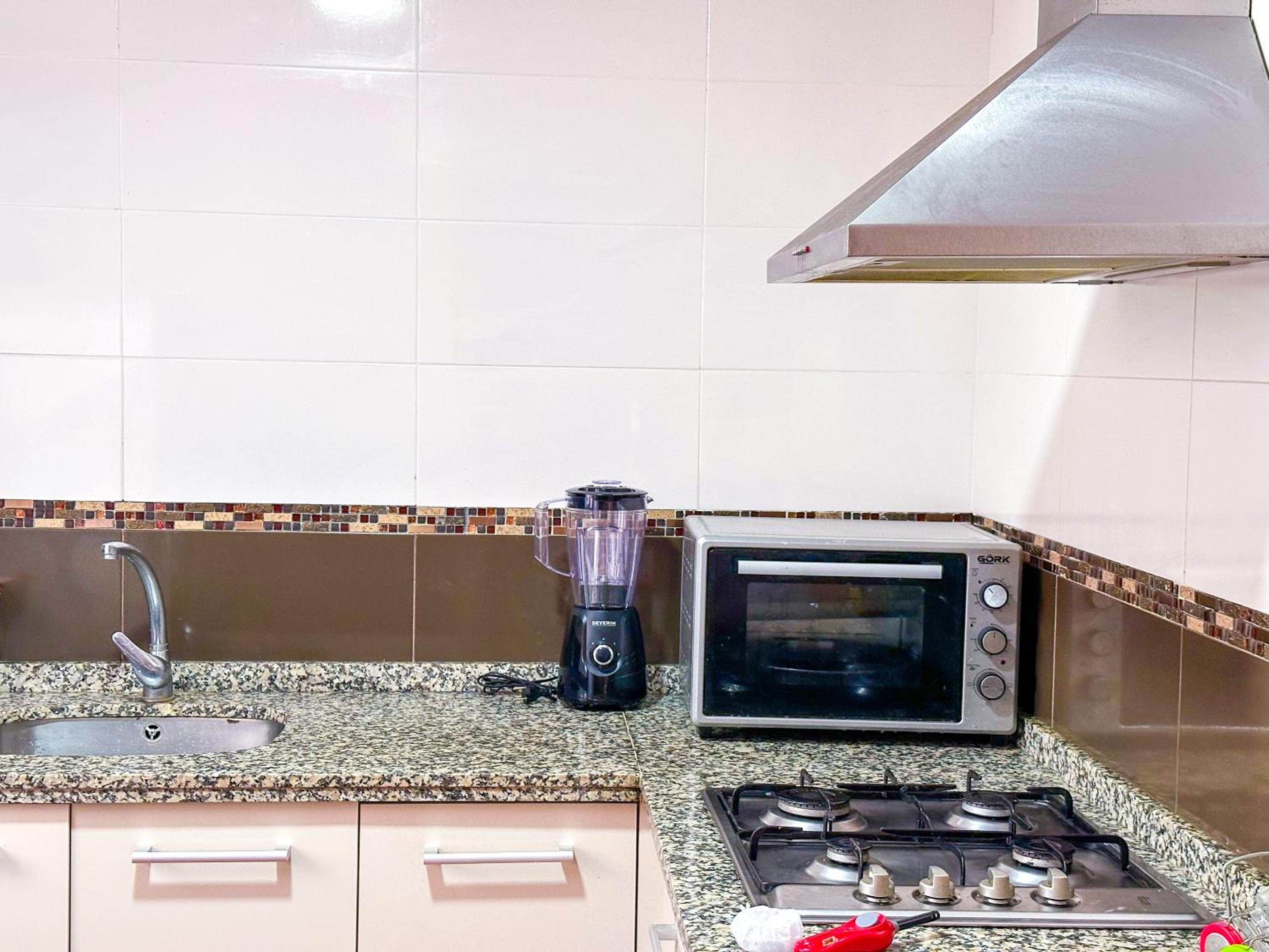 Spacious, swimming pool & proximity to sea view 4