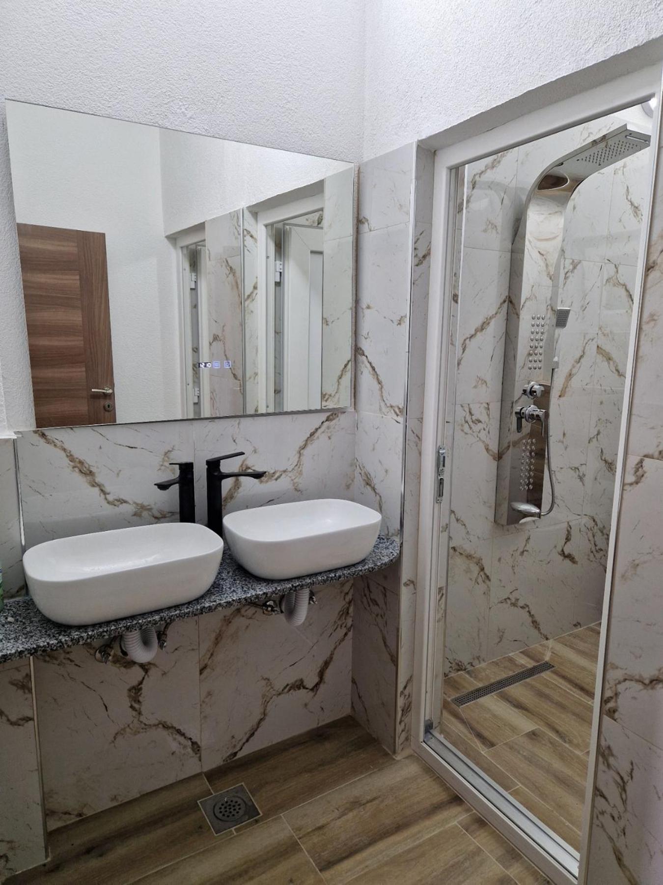 Apartmani & Auto kamp GAJ