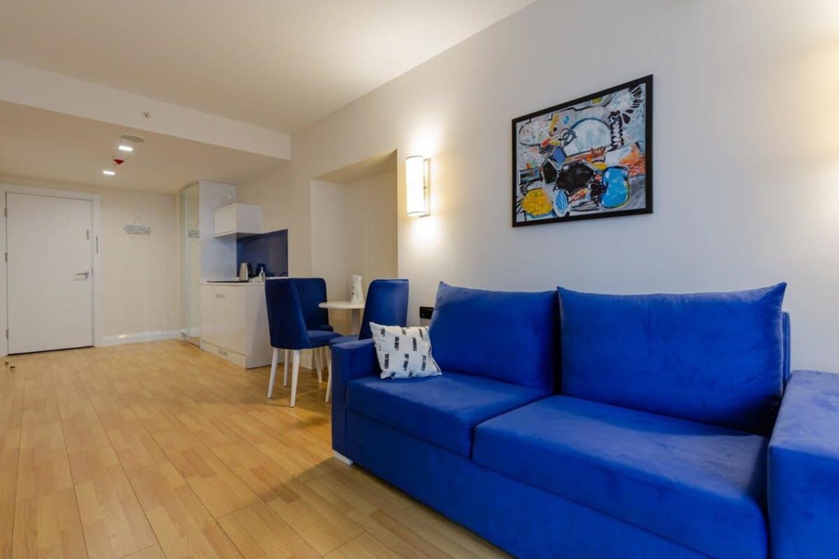 1BR apt with balcony sea views 2 min from the sea view 3