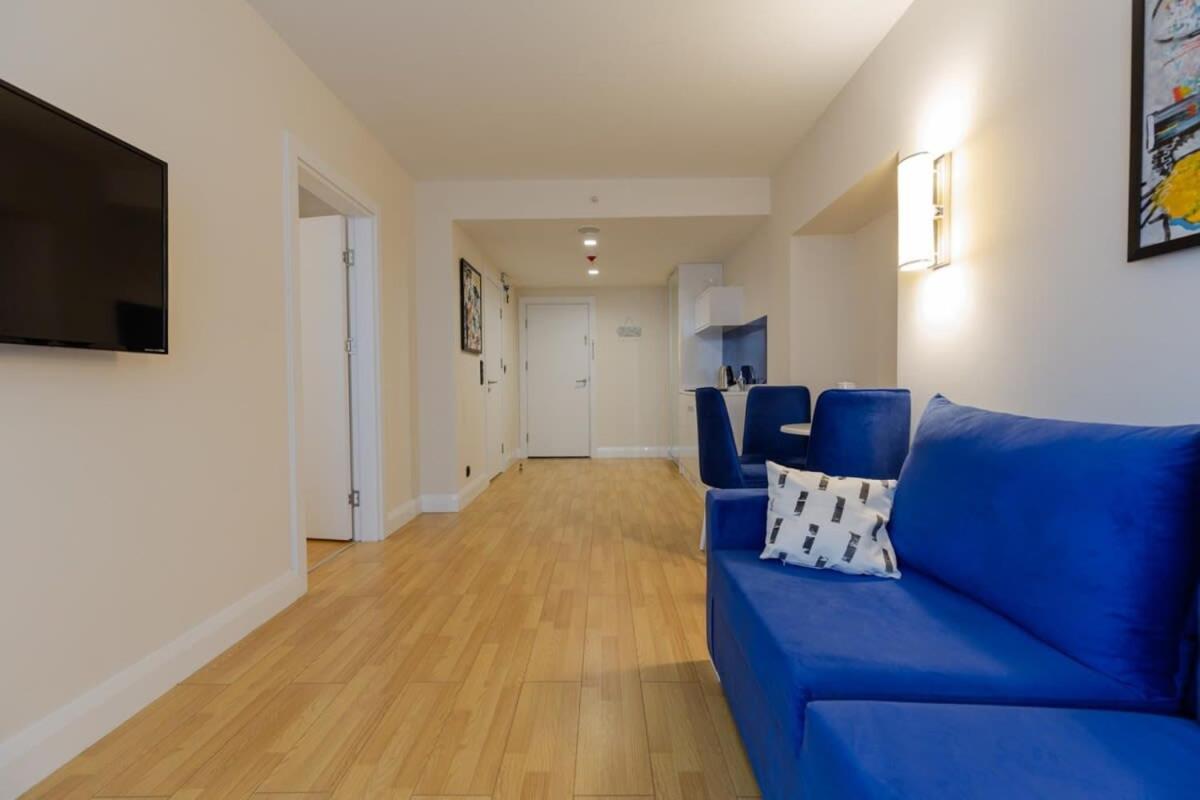 1BR apt with balcony sea views 2 min from the sea view 4
