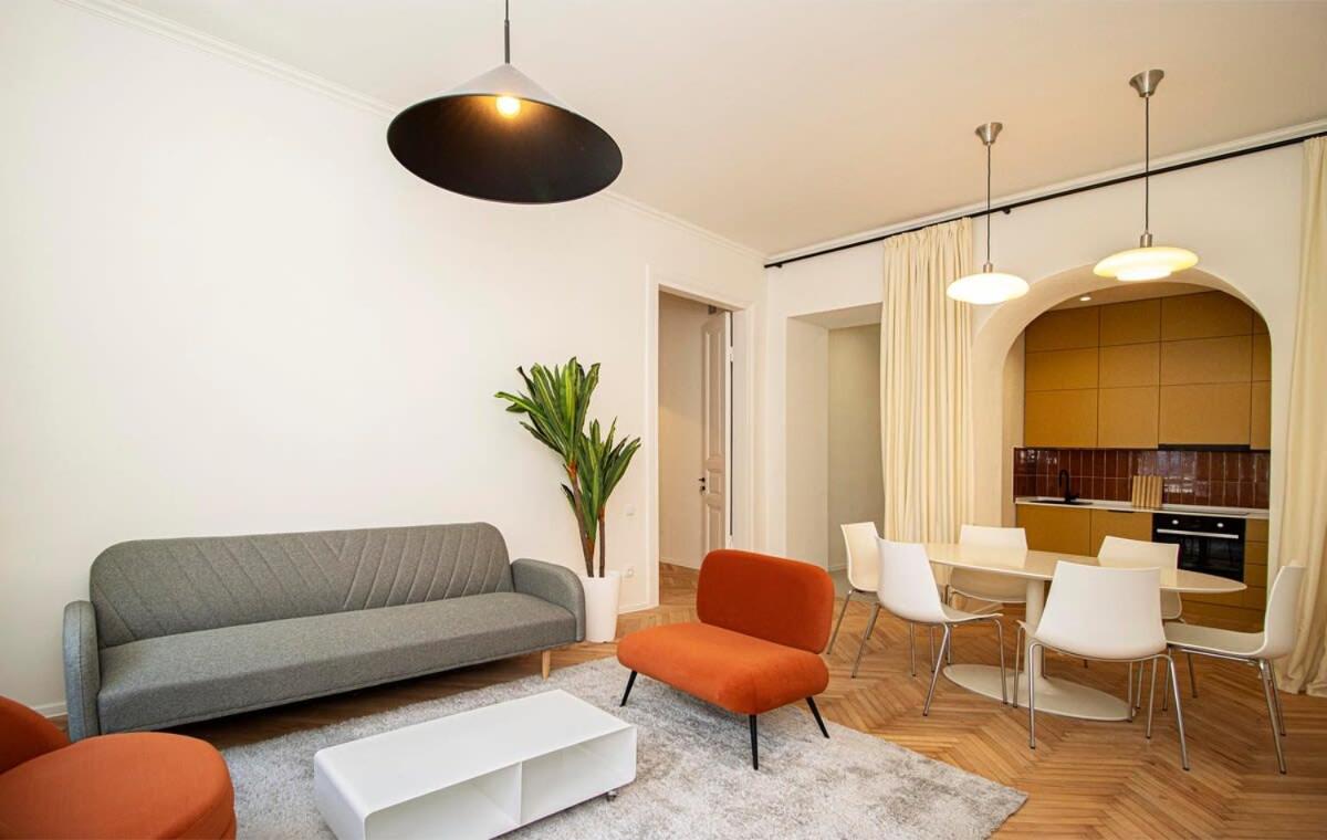 Chic 3BR Apt Near Fabrika - By Wehost view 4