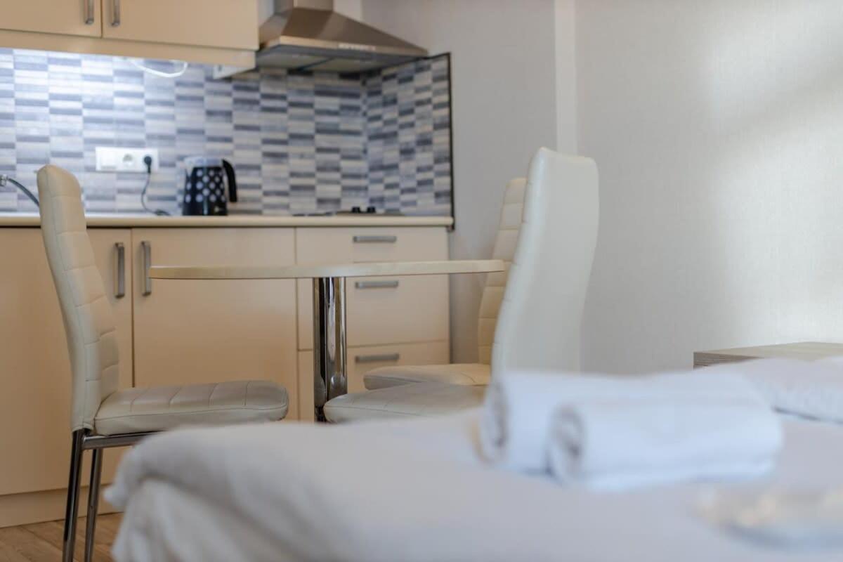 Cozy Apt In New Batumi view 3