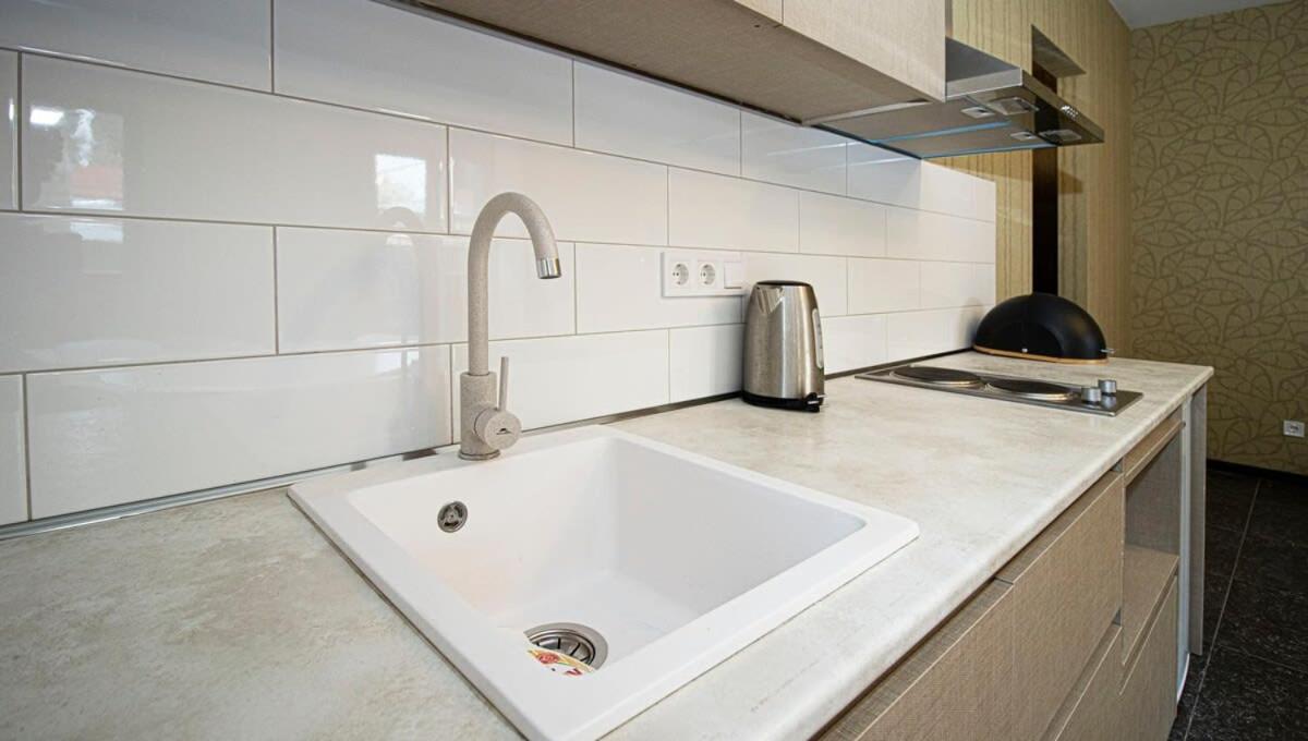 Well-Located Studio Near Old Town Avlabari - Wehost