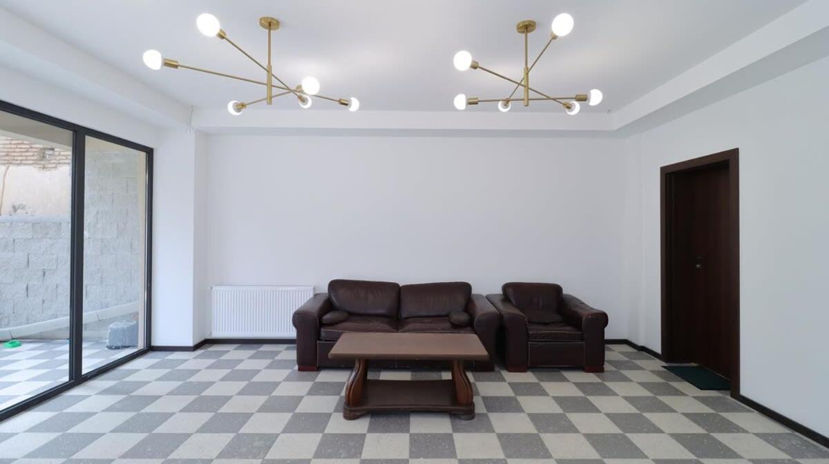 Well-Located Studio Near Old Town Avlabari - Wehost