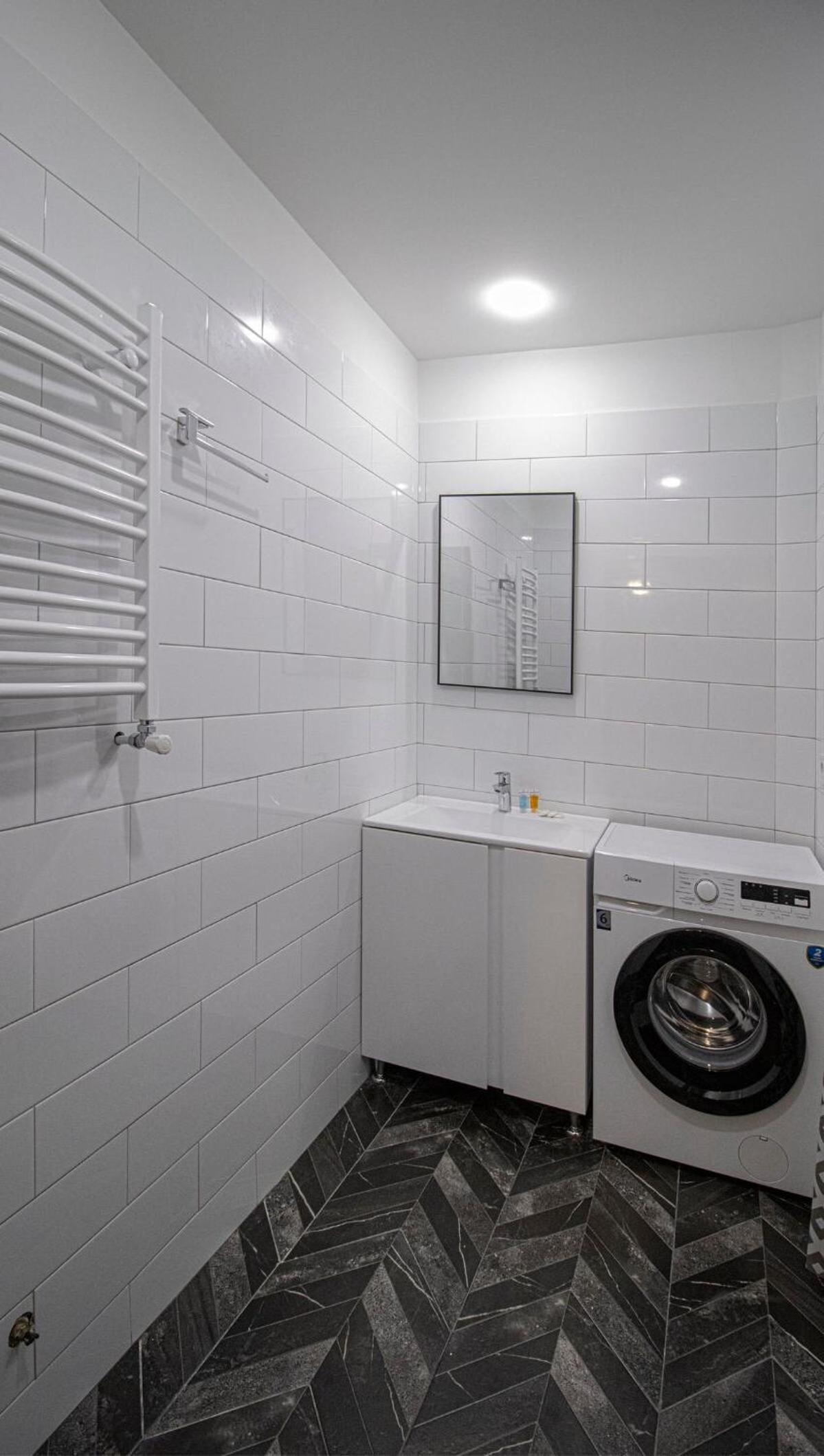 Well-Located Studio Near Old Town Avlabari - Wehost