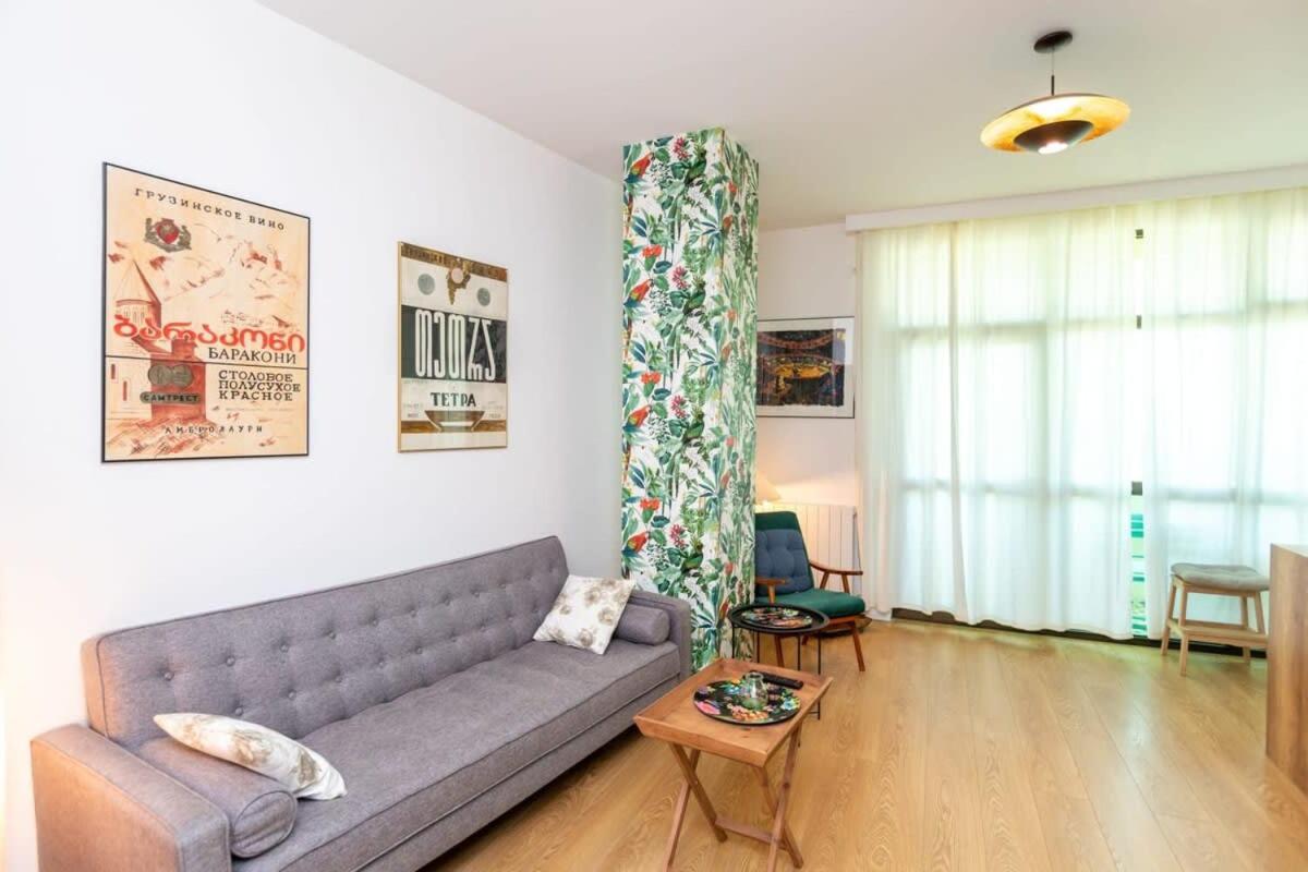 Luxury 1BR Apartment In The Center of Tbilisi view 3