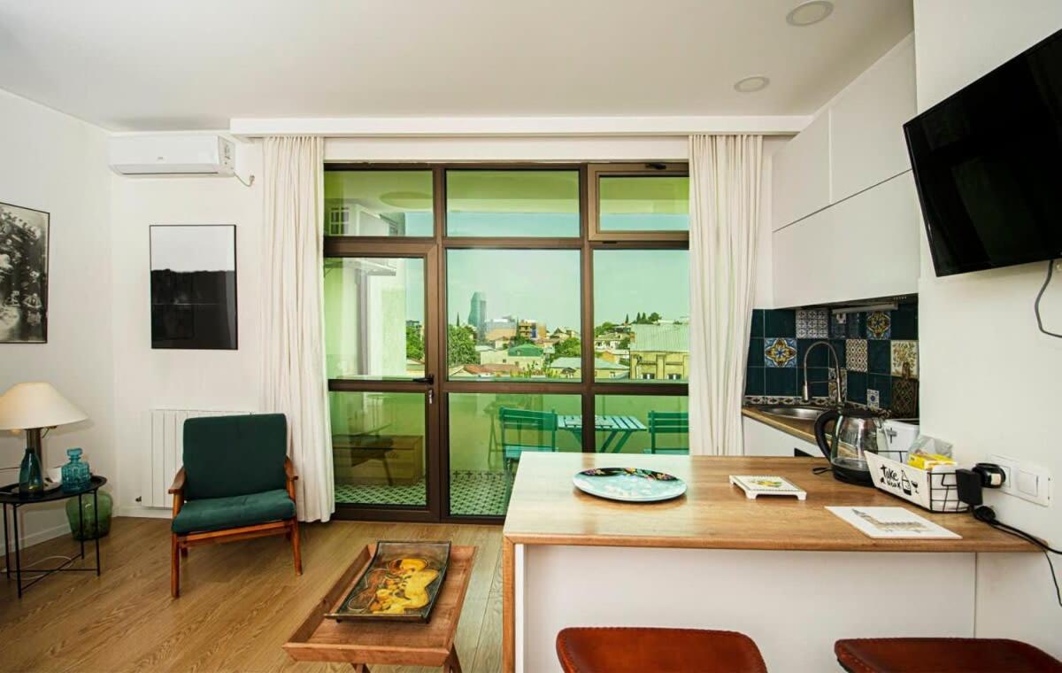 Luxury 1BR Apartment In The Center of Tbilisi view 4