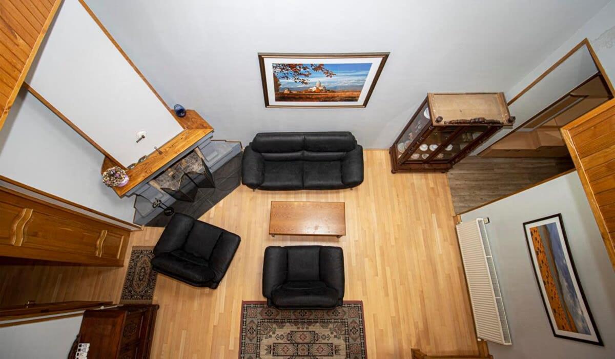 Central 4BR Apt for Groups & Families - By Wehost view 5