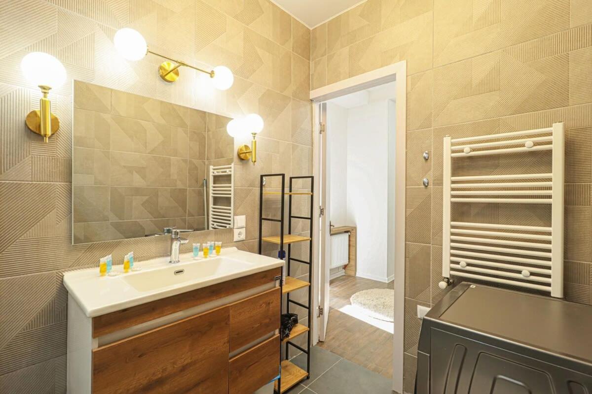 Stylish 2BR Apartment In City Center-By Wehost view 4